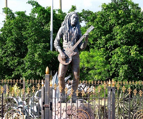 Một bức tượng khác của Bob Marley được dựng lên ở quê nhà Jamaica.