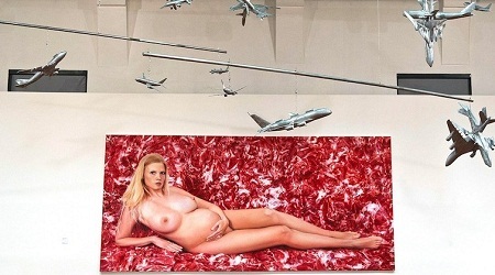 Tranh khỏa thân của siêu mẫu Lara Stone trưng bày tại Ý - 6 Dáng chuẩn của siêu mẫu Lara Stone.