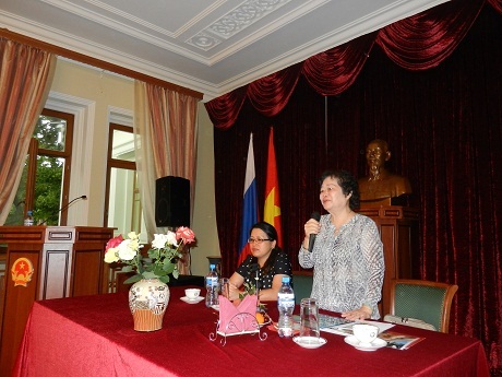 Vì học sinh Trường Sa thân yêu - 1 Bà Trương Mỹ Hoa, Nguyên Phó Chủ tịch Nước, Chủ tịch Quỹ Học bổng Vừ A Dính phát biểu.