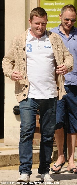 Vào rừng chơi bất ngờ tìm thấy kho báu