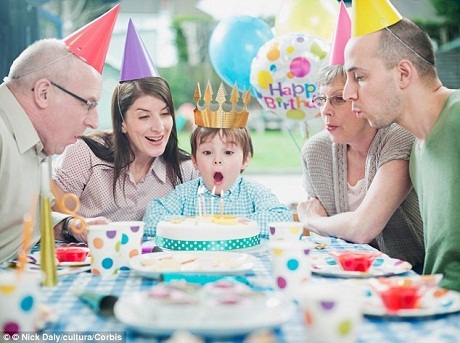 Bài hát "phổ cập nhất thế giới"- Happy Birthday sẽ tính tiền? - 3 “Happy Birthday” nên được coi là nhạc phẩm của tất cả người dân trên khắp thế giới.
