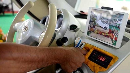 Campuchia ra mắt ôtô điện điều khiển bằng smartphone - 3 Angkor EV 2013 có nội thất trang bị nhiều công nghệ hiện đại.