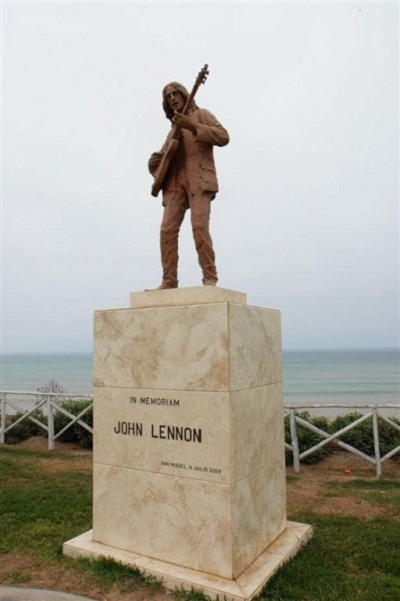 Tượng John Lennon ở Lubbock, Texas, Mỹ.