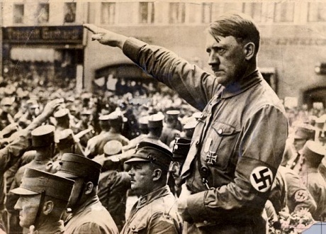Xuất bản lá thư tuyệt mệnh của vợ Hitler - 7 Trong những ngày cuối cùng ở bên Hitler, tâm trạng của Eva đã chuyển từ hy vọng sang tuyệt vọng.