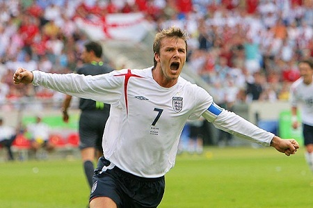 Brad Pitt tin vào sự nghiệp diễn xuất của David Beckham - 1 David Beckham thuở còn trong màu áo của đội tuyển Anh.