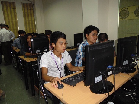 Các bạn học sinh được thử một ngày làm sinh viên Bachkhoa-Aptech