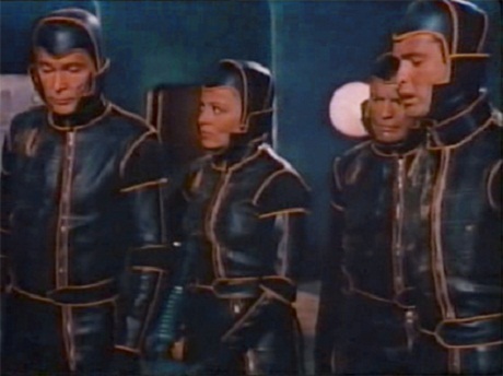 Trang phục được đầu tư công phu trong phim viễn tưởng - 17 Trang phục trong “Right Stuff” khá gần với đồng phục của các phi hành gia trong thực tế.