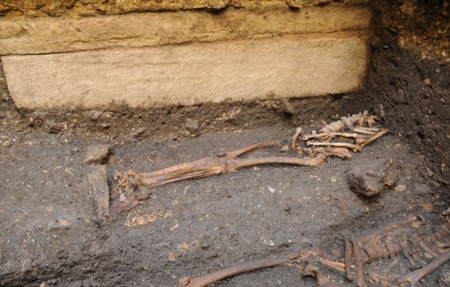 Một bộ hài cốt người Saxon được tìm thấy chôn phía dưới lâu đài Lincoln.