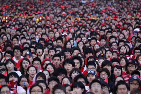 Ảnh chụp hồ bơi ở tỉnh Tứ Xuyên, Trung Quốc trong một ngày nắng nóng.