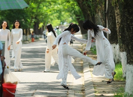 Chiếc áo lá - 2 Chiếc áo lá