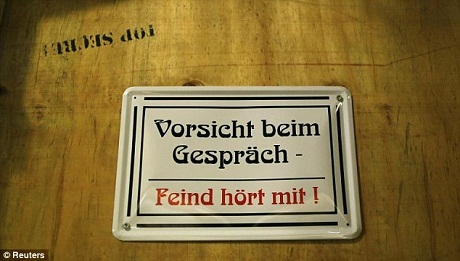 Những khẩu súng cổ từng được các điệp viên sử dụng.