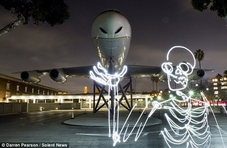 Phong cách chụp ảnh “neon”- sáng tạo đến khó tin