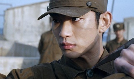 Hình ảnh các điệp viên Triều Tiên trên màn ảnh Hàn Quốc - 3 Kim Soo-Hyun gây ấn tượng mạnh với khán giả Hàn Quốc trong bộ quân phục của quân nhân Triều Tiên.