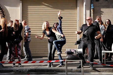 Phụ nữ Belarus đội vòng hoa lên đầu trong lễ hội Ivan Kupala chào đón ngày hạ chí.