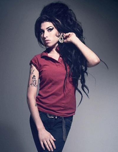 Nữ ca sĩ Amy Winehouse đã biết mình sẽ chết ở tuổi 27? - 6 Tuy vậy, trong suốt sự nghiệp, Amy vẫn được coi là một ca sĩ thành công, một giọng nữ đầy nội lực.