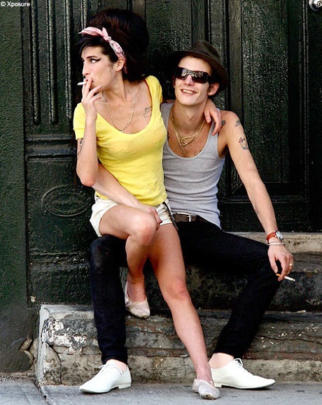 Nữ ca sĩ Amy Winehouse đã biết mình sẽ chết ở tuổi 27? - 5 Amy và bạn trai - Blake Fielder-Civil.