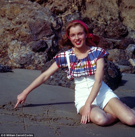 Hình ảnh "biểu tượng sex" Marilyn Monroe khi còn là... thợ cơ khí - 5 Vẻ đẹp của Norma Jeane rất dễ chịu, khiến cô nhanh chóng gây được cảm tình đối với khán giả.