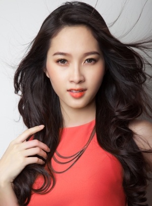 Nghệ sỹ, hoa hậu và … sách - 1 Hoa hậu Đặng Thu Thảo.