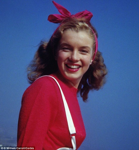 Hình ảnh "biểu tượng sex" Marilyn Monroe khi còn là... thợ cơ khí - 6 Vẻ đẹp của Norma Jeane rất dễ chịu, khiến cô nhanh chóng gây được cảm tình đối với khán giả.