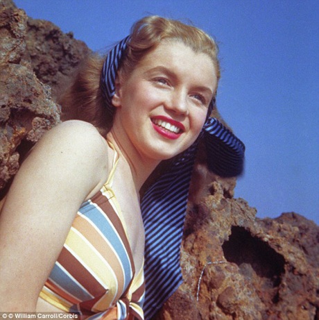 Hình ảnh "biểu tượng sex" Marilyn Monroe khi còn là... thợ cơ khí - 7 Vẻ đẹp của Norma Jeane rất dễ chịu, khiến cô nhanh chóng gây được cảm tình đối với khán giả.