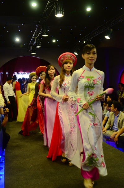 Hoa khôi Trí tuệ Thanh niên VN- Nơi tôn vinh vẻ đẹp trí tuệ - 3 Các thí sinh đã có những phần trình diễn ấn tượng tại buổi bán kết