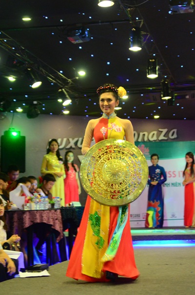 Hoa khôi Trí tuệ Thanh niên VN- Nơi tôn vinh vẻ đẹp trí tuệ - 4 Duyên dáng trong tà áo dài