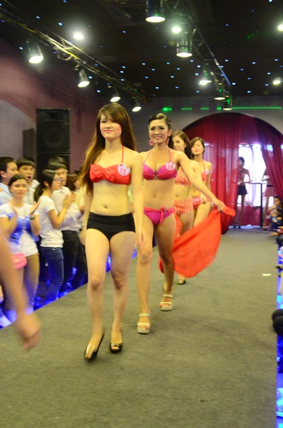 Hoa khôi Trí tuệ Thanh niên VN- Nơi tôn vinh vẻ đẹp trí tuệ - 5 Nóng bỏng trong phần trình diễn bikini