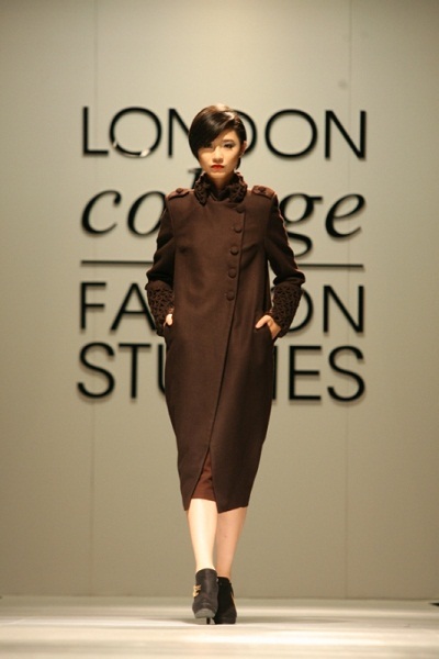 Nguyễn Thị Thu với BST “Hoàng gia”: