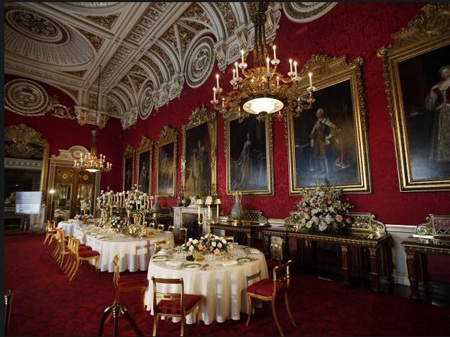 Bàn tiệc dành cho Nữ hoàng và quan khách tại buổi lễ