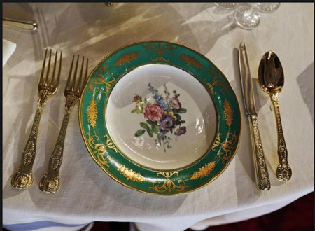 Bàn tiệc dành cho Nữ hoàng và quan khách tại buổi lễ