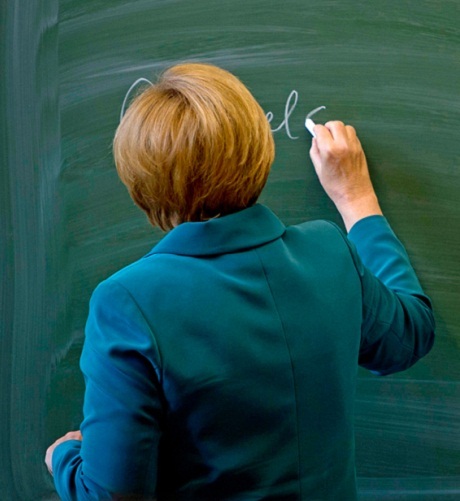 Thủ tướng Đức bất ngờ làm giáo viên lịch sử