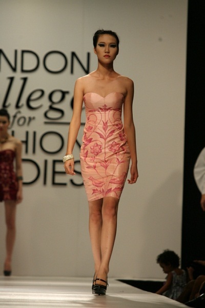 Hoàng Việt Anh và BST “Vô hạn”: