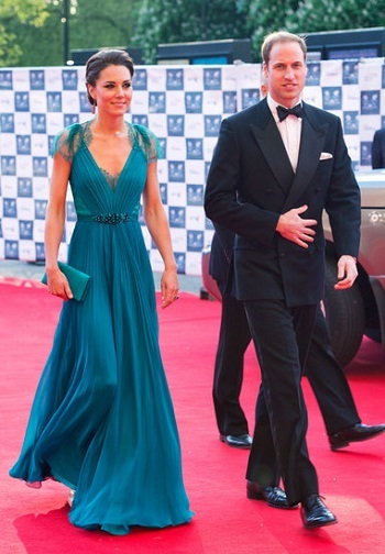 Những khoảnh khắc đẹp của "bông hồng mới nước Anh" - 7 Tháng 7/2011, Kate Middleton khoe tài nấu nướng trong gian bếp khách sạn ở Quebec, Canada.