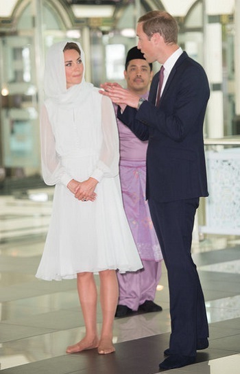 Những khoảnh khắc đẹp của "bông hồng mới nước Anh" - 10 Tháng 7/2011, Kate Middleton khoe tài nấu nướng trong gian bếp khách sạn ở Quebec, Canada.