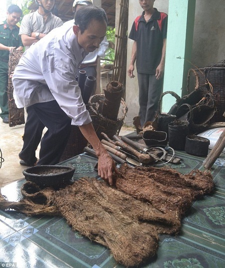 Báo Anh viết về vụ giải cứu “người rừng” ở Việt Nam - 7 Anh Hồ Văng Lang, 41 tuổi đã sống trong rừng từ khi mới lên 2.