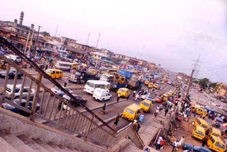 Kinh ngạc trước những bức ảnh của cậu bé... 3 tuổi - 7 Đường phố Lagos, Nigeria.