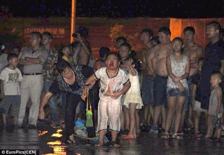 Cây cầu trượt nguy hiểm nhất thế giới - 4 Bích Ngọc