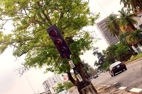 Kinh ngạc trước những bức ảnh của cậu bé... 3 tuổi - 8 Đường phố Lagos, Nigeria.
