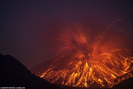 Núi lửa trên toàn cầu đồng loạt phun trào, có đáng lo? - Tuổi Trẻ Online