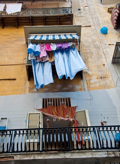 Nhiếp ảnh gia Israel kể chuyện về dây phơi quần áo Việt Nam - 10 Naples, Ý