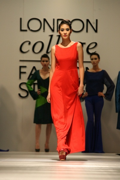 BST “Vũ điệu thiên nga” của Phạm Thùy Linh: