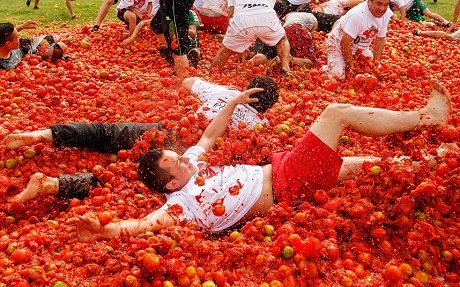 Tây Ban Nha "khủng hoảng" nợ, lễ hội cà chua phải thu phí - 5 Tây Ban Nha khủng hoảng nợ, lễ hội cà chua phải thu phí