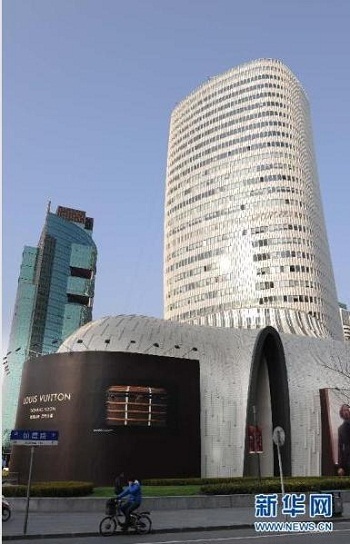 Trung Quốc là "siêu đạo chích" về kiến trúc - 11 Một tòa nhà có hình chiếc ủng ở thành phố Thượng Hải.