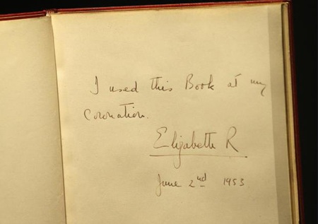 Chiếc bút được