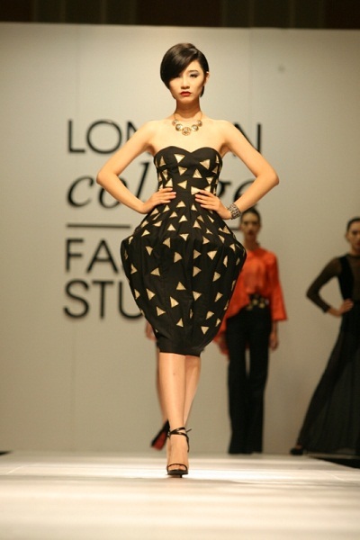 Vũ Hoài Phương và BST “Hồn Hoa”: