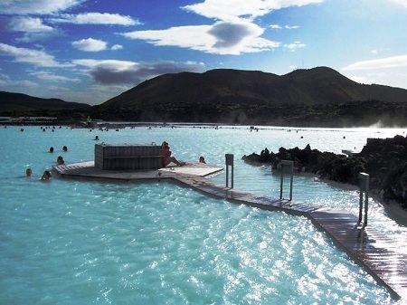 Khu nghỉ dưỡng nước nóng Blue Lagoon tại Iceland