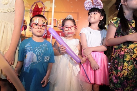 Các bé hóa trang ngộ nghĩnh đến với Đêm hội trăng vàng