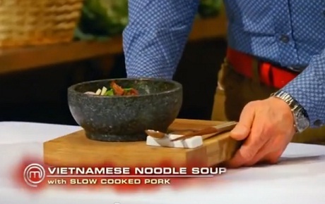 Hủ tiếu Việt Nam trở thành "đề bài" trong cuộc thi Vua đầu bếp Mỹ - 4 Giám khảo Gordon Ramsay đưa ra đề
bài là món hủ tiếu Việt Nam.