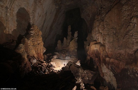 Báo Anh "kêu gọi" khách du lịch đến hang Sơn Đoòng của Việt Nam - 15 Để tham quan được hang Sơn Đoòng đòi hỏi du khách phải có nhiều kỹ năng thám hiểm.