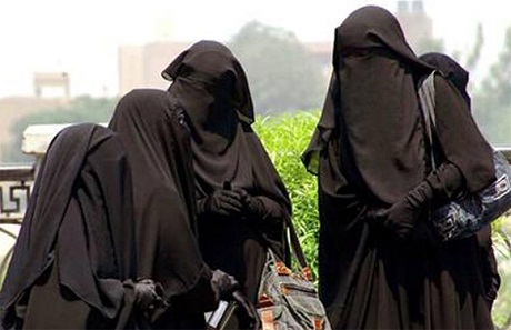 Muôn chuyện "khó tưởng" tại các cuộc thi hoa hậu ở Trung Đông - 9 Phụ nữ Ả Rập Saudi phải tuân thủ các quy định nghiêm ngặt về trang phục.